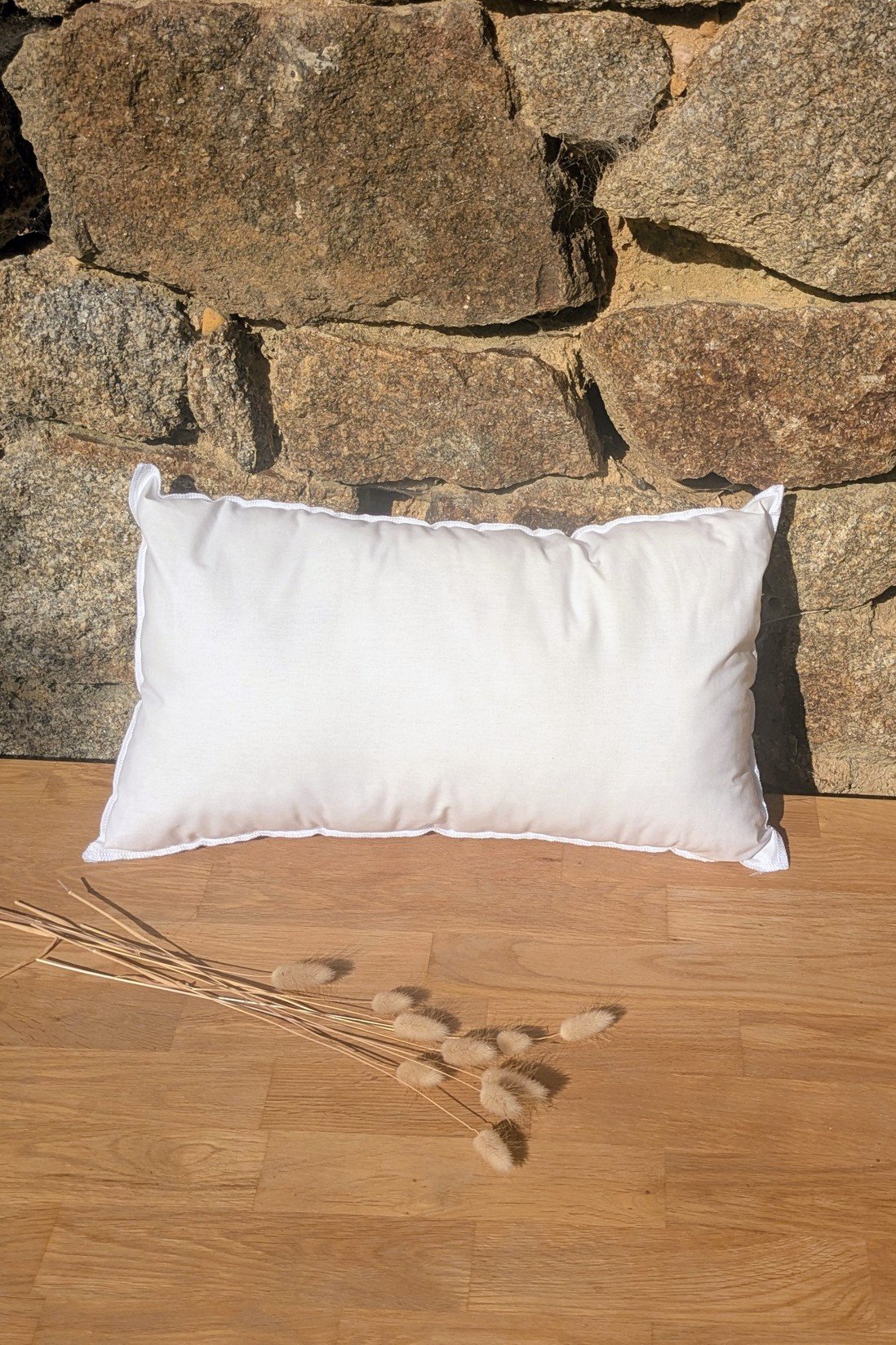 Le coussin chien saucisse effet mouton | The Butter Flying | Décoration | Fabrique 1840 | Créateurs canadiens